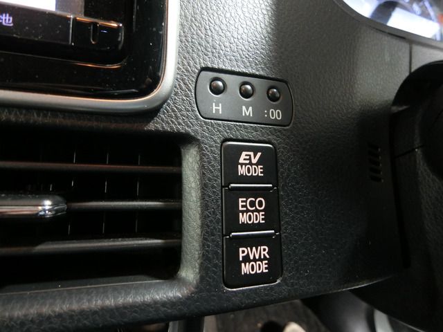 TOYOTA ESQUIRE HYBRID 2015 Image 31