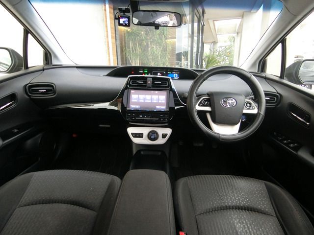TOYOTA PRIUS 2016 Image 31