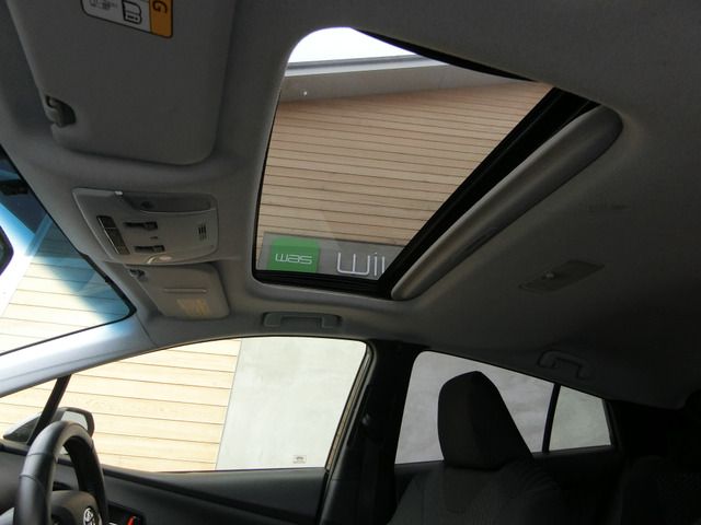 TOYOTA PRIUS 2016 Image 31