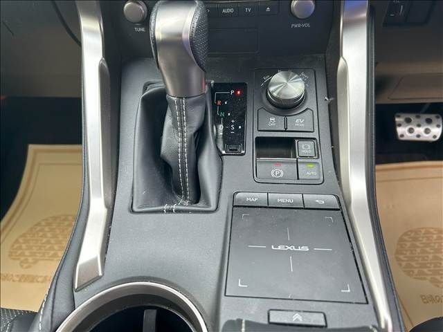 TOYOTA LEXUS NX300H 2019 Image 31