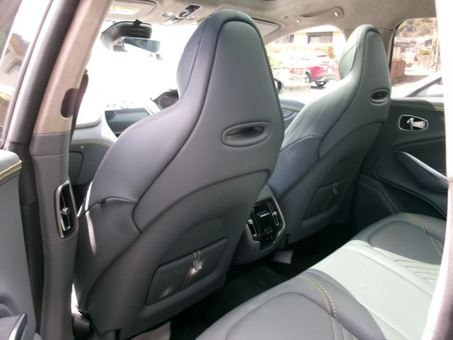 ASTON MARTIN SUV 2021 Image 31