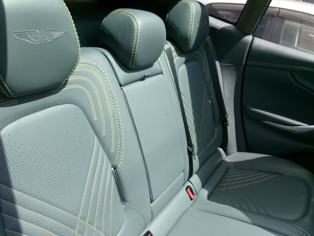 ASTON MARTIN SUV 2021 Image 31