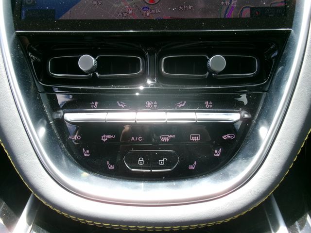 ASTON MARTIN SUV 2021 Image 31