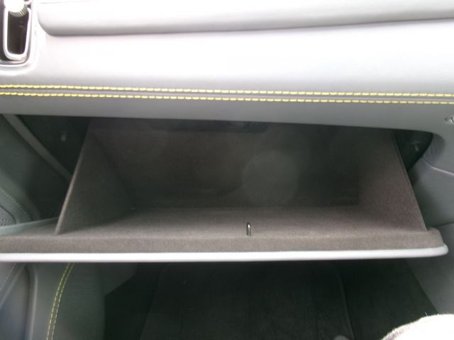 ASTON MARTIN SUV 2021 Image 31