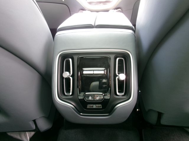 ASTON MARTIN SUV 2021 Image 31