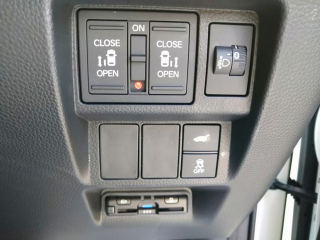 HONDA STEPWAGON E:HEV SPAD 2022 Image 31