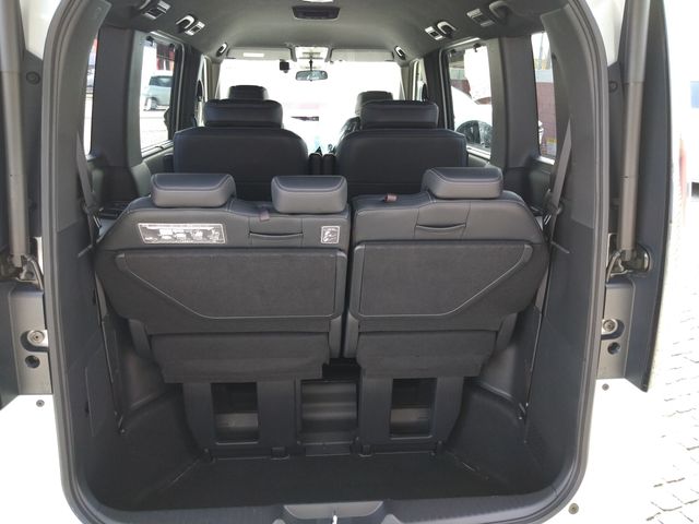 HONDA STEPWAGON E:HEV SPAD 2022 Image 31