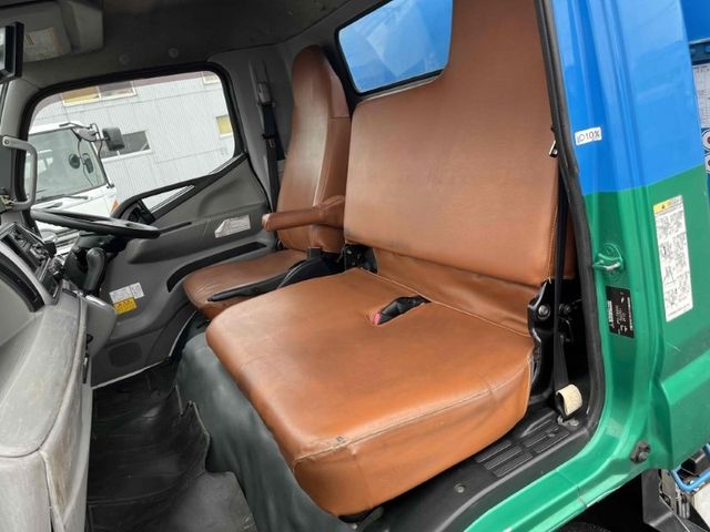 MITSUBISHI CANTER 2018 Image 31
