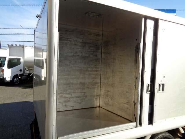 ISUZU  2013 Image 31