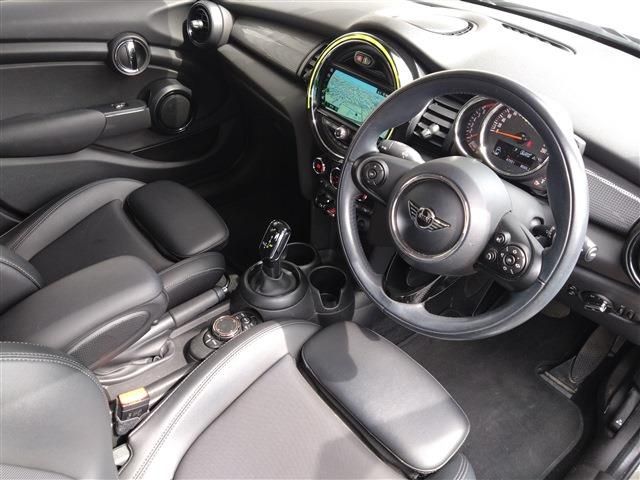 BMW MINI COOPER 5DOOR 2018 Image 31