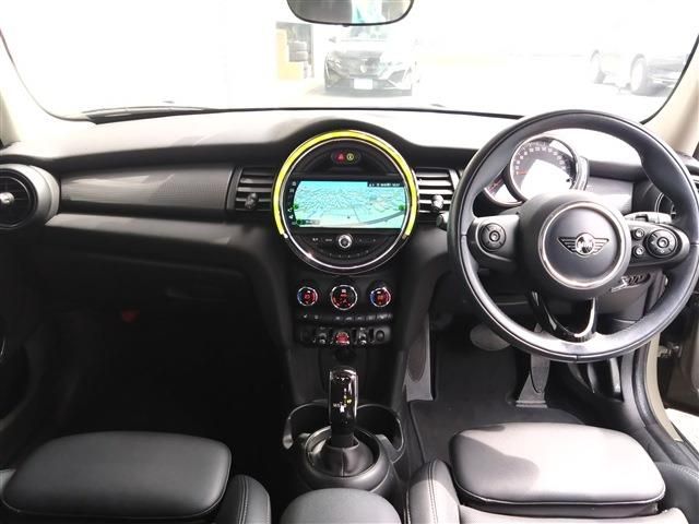 BMW MINI COOPER 5DOOR 2018 Image 31