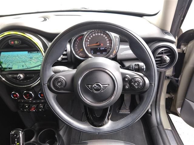 BMW MINI COOPER 5DOOR 2018 Image 31