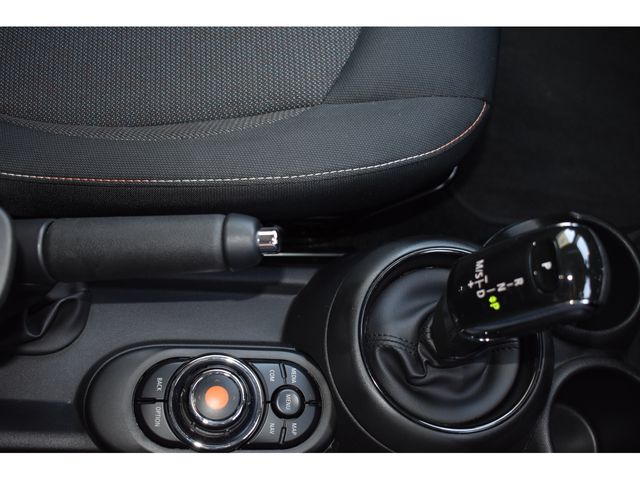 BMW MINI COOPER D 5DOOR 2021 Image 31