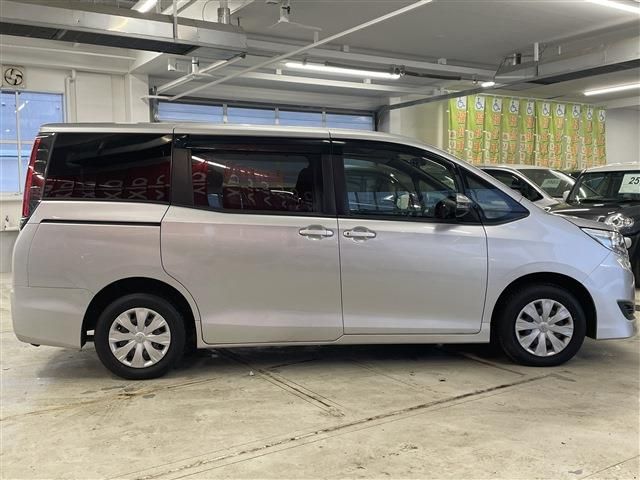 TOYOTA NOAH 4WD 2017 Image 31