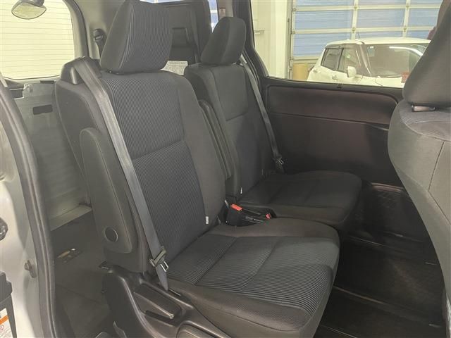 TOYOTA NOAH 4WD 2017 Image 31