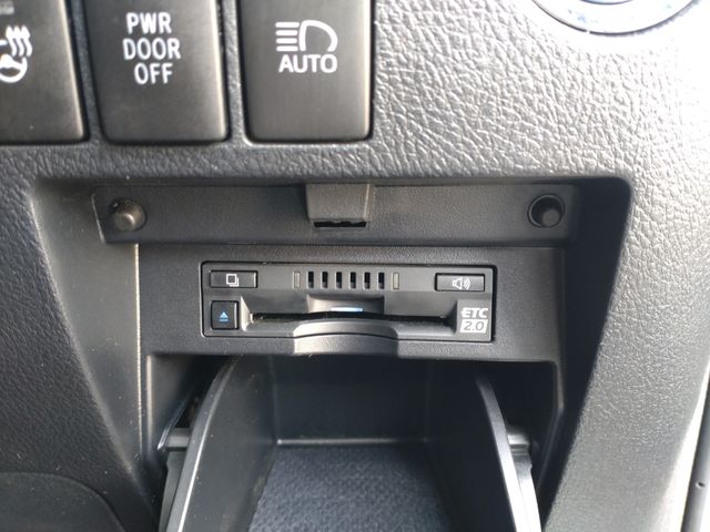 TOYOTA ALPHARD HYBRID 4WD 2018 Image 31