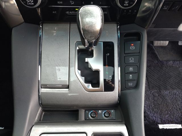 TOYOTA ALPHARD HYBRID 4WD 2018 Image 31