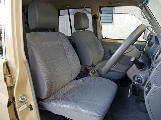 TOYOTA LANDCRUISER VAN 2015 Image 31
