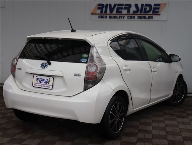 TOYOTA AQUA 2012 Image 31