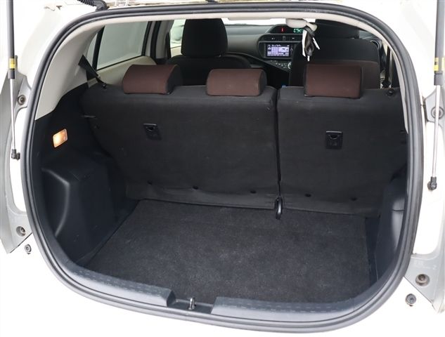 TOYOTA AQUA 2012 Image 31