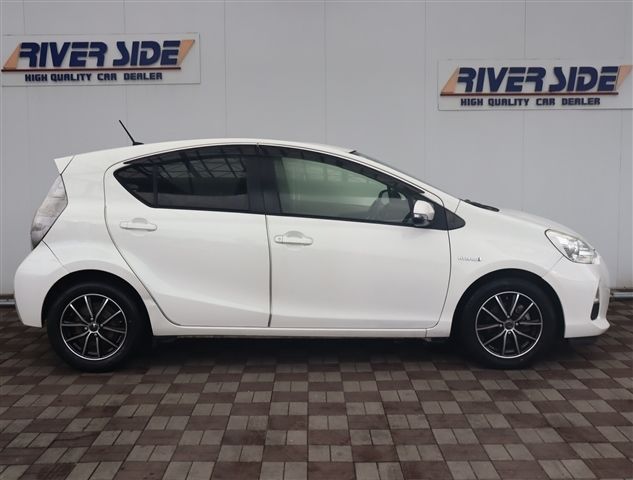 TOYOTA AQUA 2012 Image 31