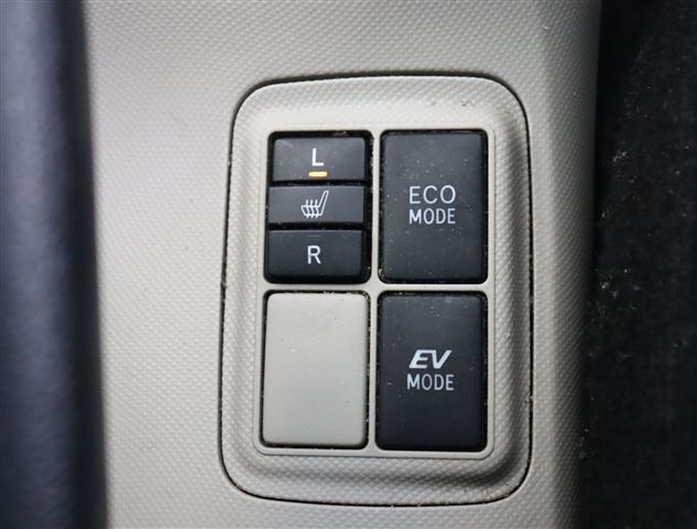 TOYOTA AQUA 2012 Image 31