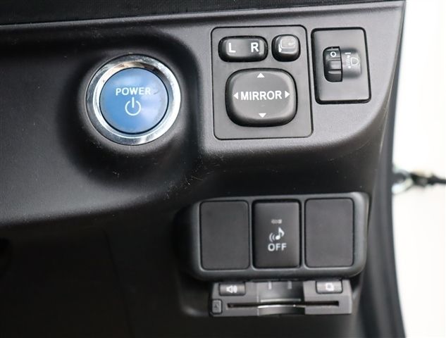 TOYOTA AQUA 2012 Image 31