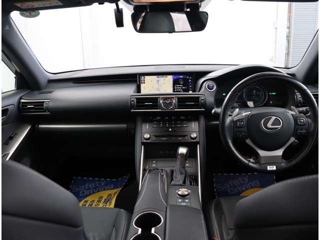 TOYOTA LEXUS IS300H AWD 2018 Image 31