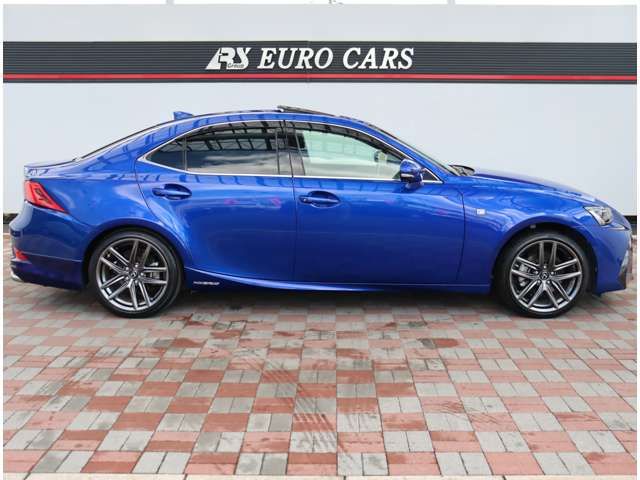 TOYOTA LEXUS IS300H AWD 2018 Image 31