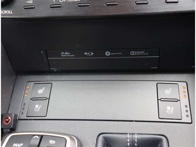 TOYOTA LEXUS IS300H AWD 2018 Image 31