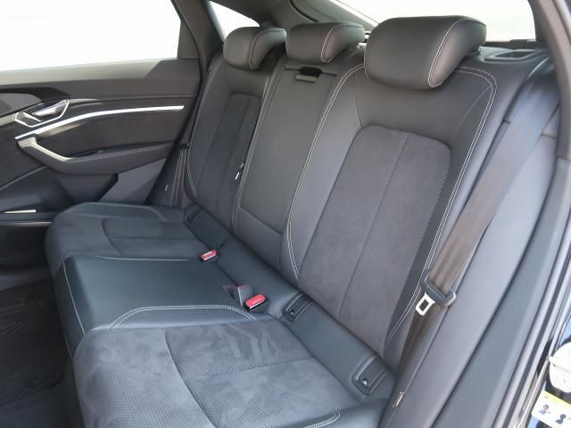 AUDI AUDI E-TRON SPORTBAC 2022 Image 31