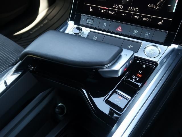 AUDI AUDI E-TRON SPORTBAC 2022 Image 31