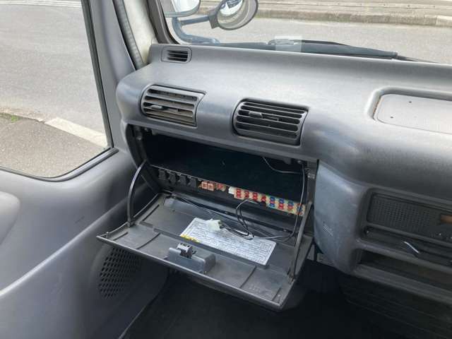 ISUZU  2004 Image 31