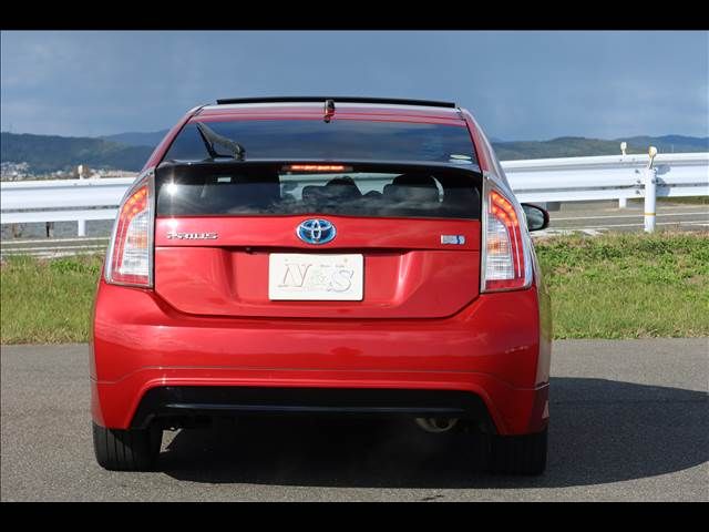 TOYOTA PRIUS 2013 Image 31