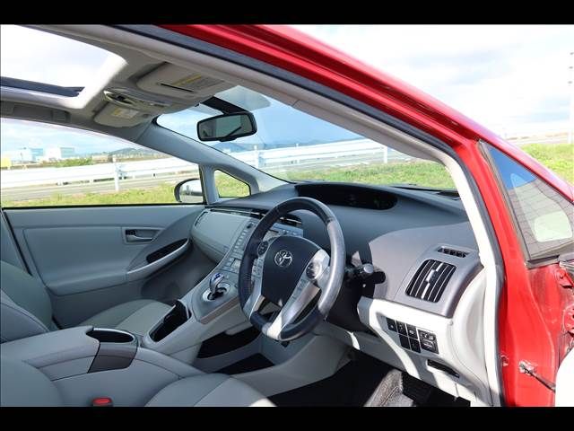 TOYOTA PRIUS 2013 Image 31