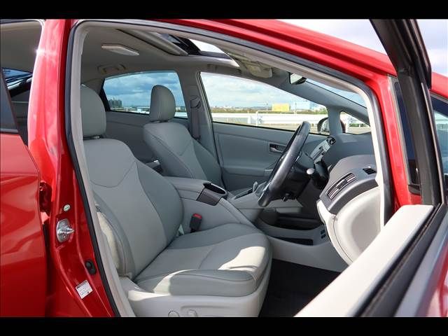 TOYOTA PRIUS 2013 Image 31