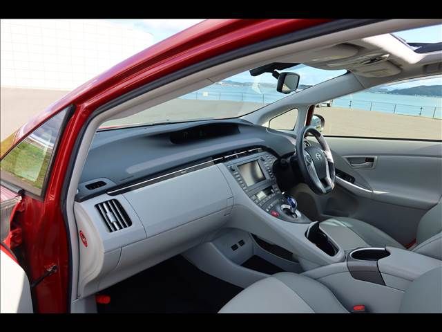 TOYOTA PRIUS 2013 Image 31