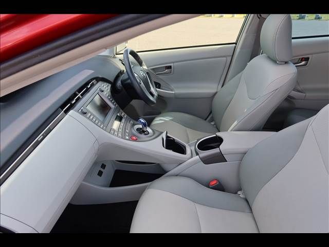 TOYOTA PRIUS 2013 Image 31