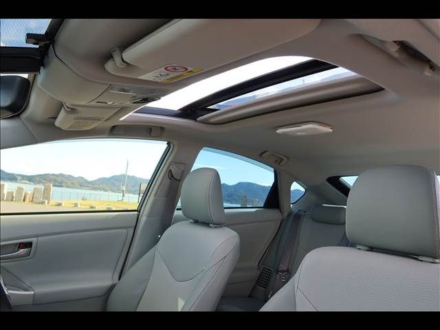 TOYOTA PRIUS 2013 Image 31