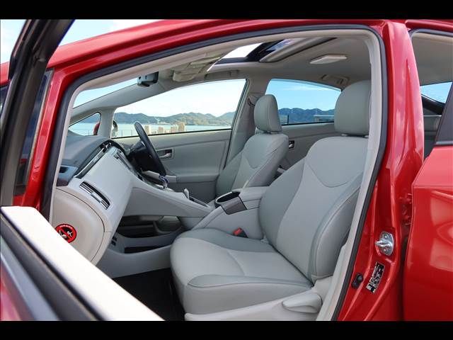 TOYOTA PRIUS 2013 Image 31