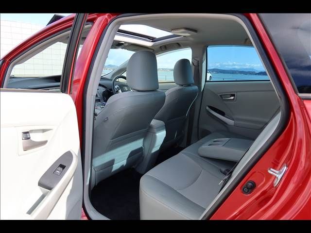 TOYOTA PRIUS 2013 Image 31