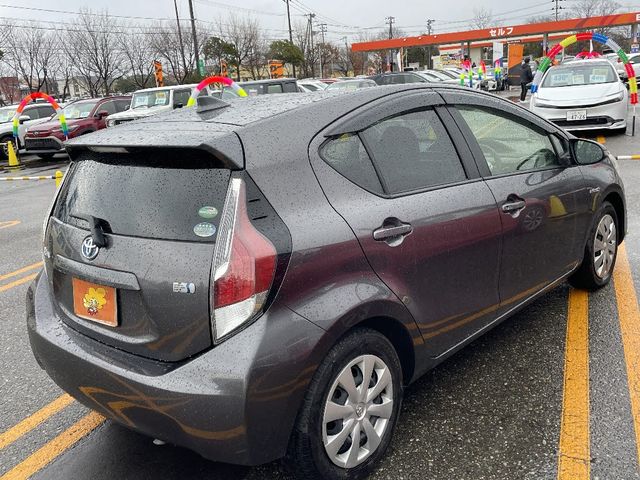 TOYOTA AQUA 2017 Image 31