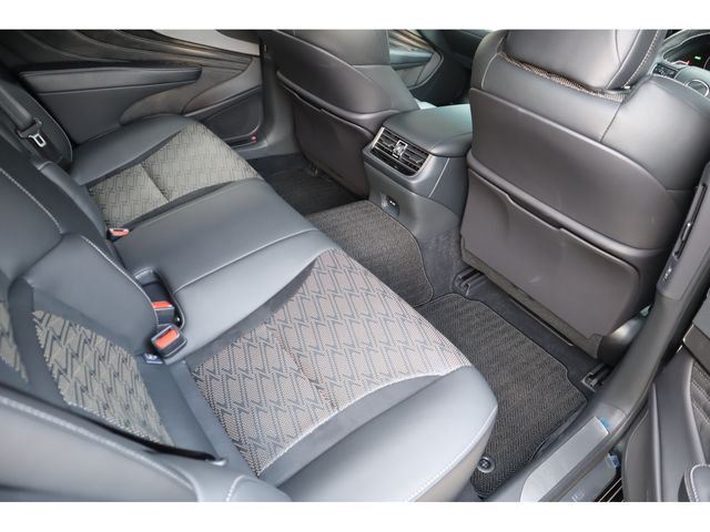 TOYOTA LEXUS LS500H 2021 Image 31
