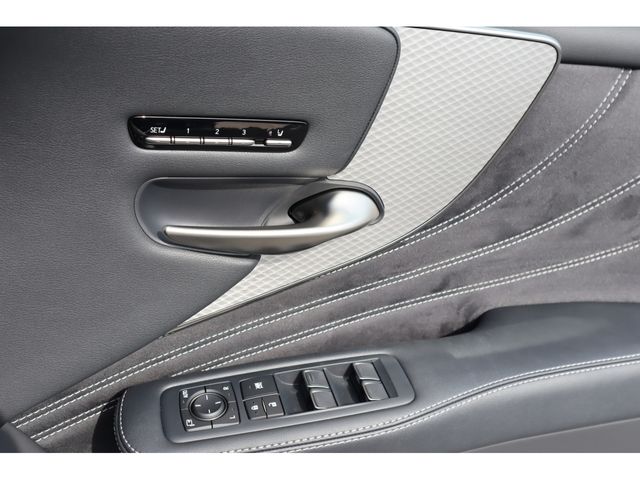 TOYOTA LEXUS LS500H 2021 Image 31