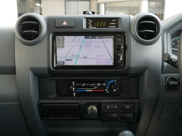 TOYOTA LANDCRUISER VAN 2014 Image 31