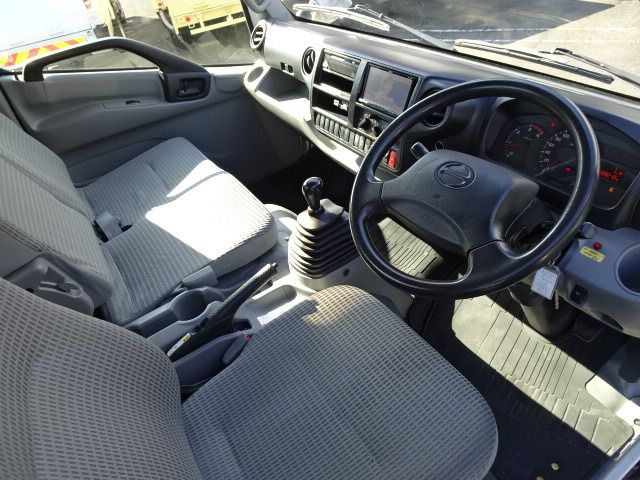 HINO DUTRO 2015 Image 31