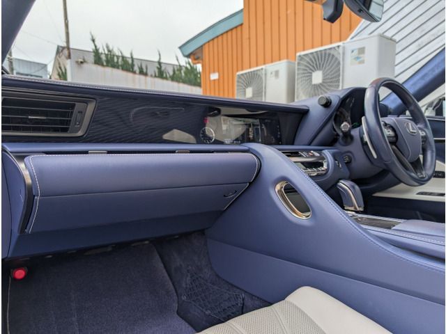 TOYOTA LEXUS LC500H 2018 Image 31