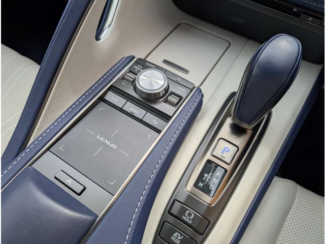 TOYOTA LEXUS LC500H 2018 Image 31