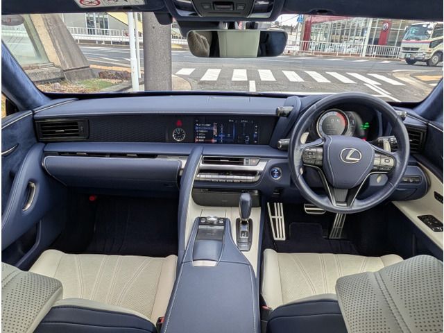 TOYOTA LEXUS LC500H 2018 Image 31