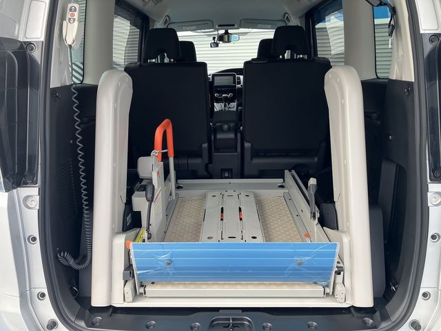 NISSAN SERENA  S-HYBRID 4WD 2022 Image 31